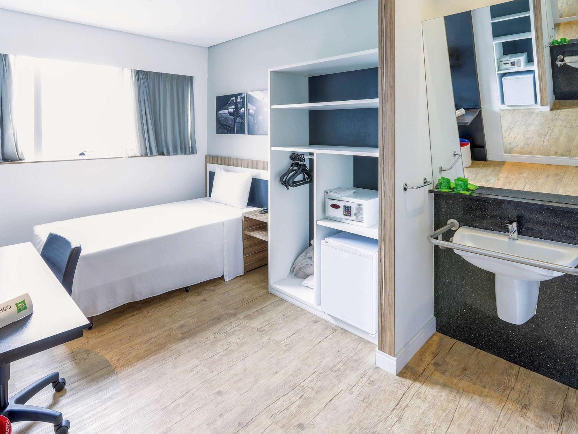 ホテル Ibis Styles Confins Aeroporto ラゴア・サンタ エクステリア 写真