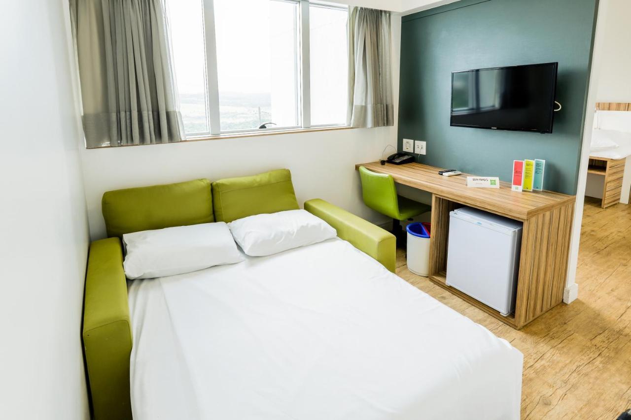 ホテル Ibis Styles Confins Aeroporto ラゴア・サンタ エクステリア 写真