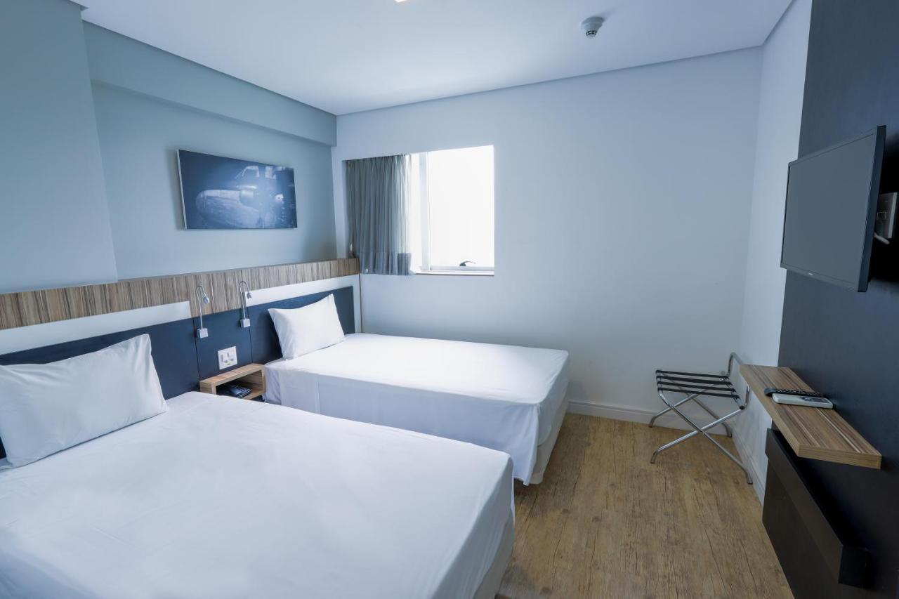 ホテル Ibis Styles Confins Aeroporto ラゴア・サンタ エクステリア 写真