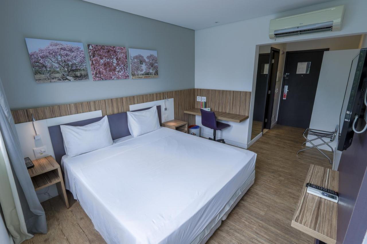 ホテル Ibis Styles Confins Aeroporto ラゴア・サンタ エクステリア 写真