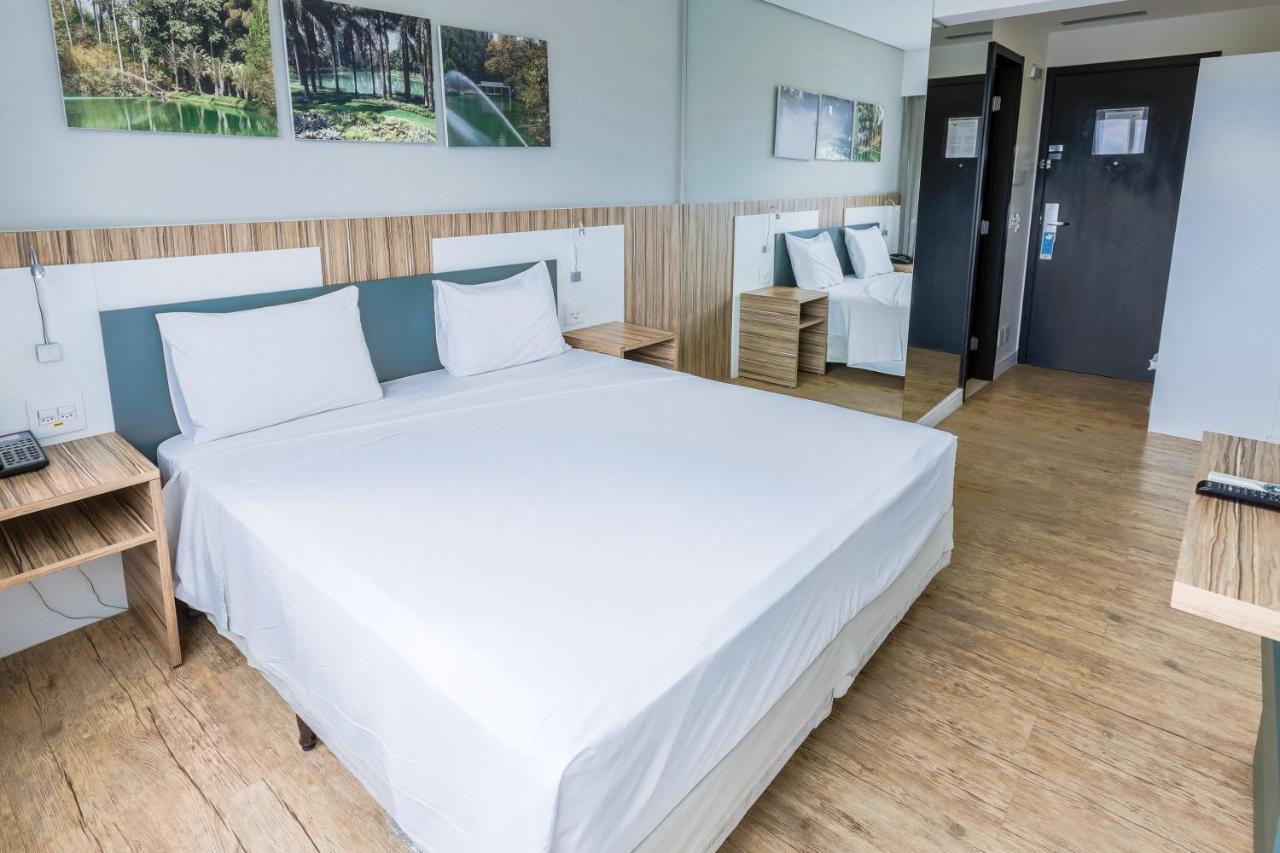 ホテル Ibis Styles Confins Aeroporto ラゴア・サンタ エクステリア 写真