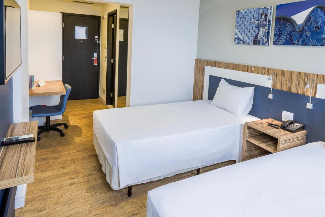 ホテル Ibis Styles Confins Aeroporto ラゴア・サンタ エクステリア 写真
